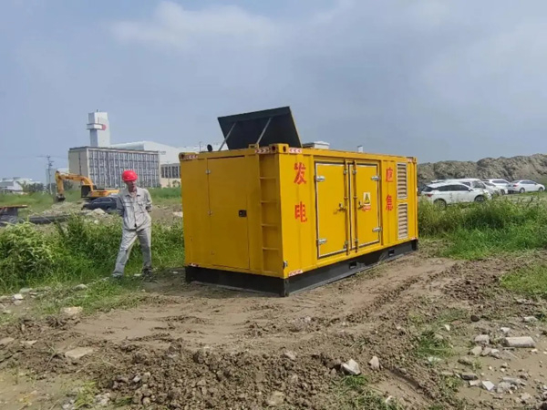 罗城200KW柴油发电机机组每小时的油耗量受哪些因素影响？